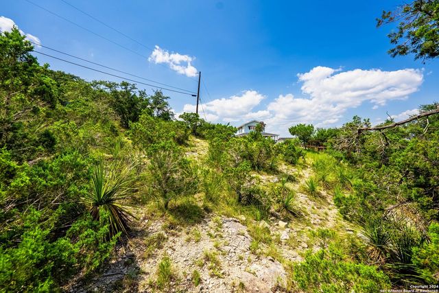 607 Lexington Pass, Canyon Lake, TX 78133