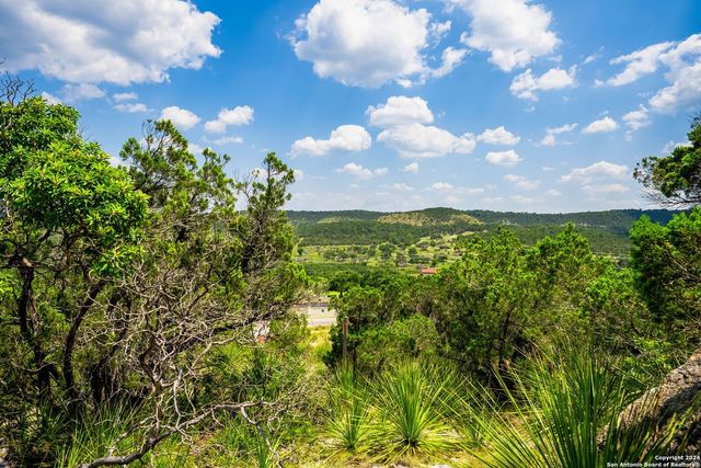 607 Lexington Pass, Canyon Lake, TX 78133