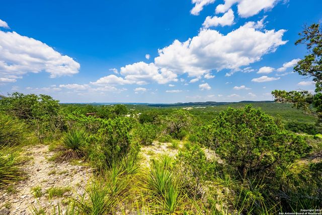 607 Lexington Pass, Canyon Lake, TX 78133
