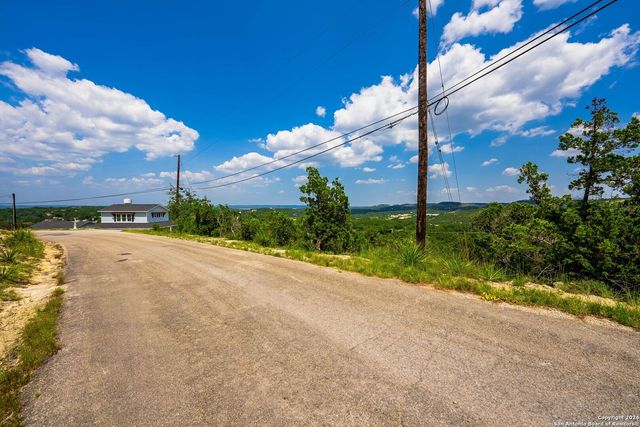 607 Lexington Pass, Canyon Lake, TX 78133