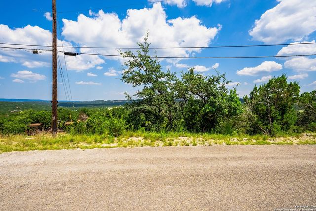 607 Lexington Pass, Canyon Lake, TX 78133
