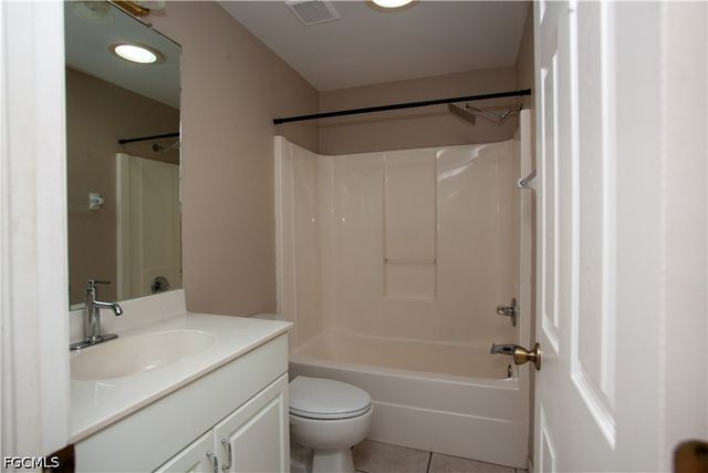 626 SE 13th PL, Cape Coral, FL 33990
