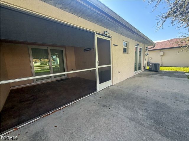 626 SE 13th PL, Cape Coral, FL 33990