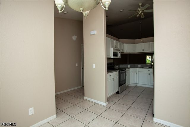 626 SE 13th PL, Cape Coral, FL 33990