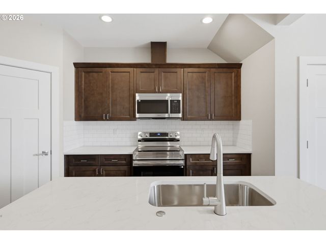 4011 Sw ROYAL Ave, Gresham, OR 97080