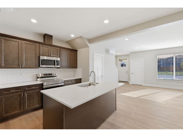 4011 Sw ROYAL Ave, Gresham, OR 97080