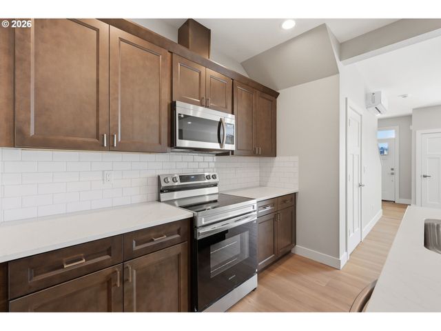 4011 Sw ROYAL Ave, Gresham, OR 97080