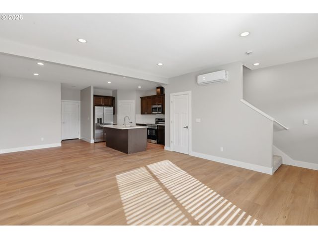 4011 Sw ROYAL Ave, Gresham, OR 97080