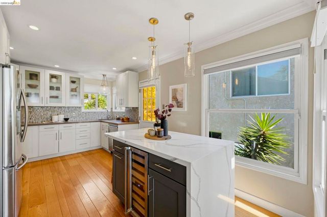 7307 Sunkist Drive, Oakland, CA 94605