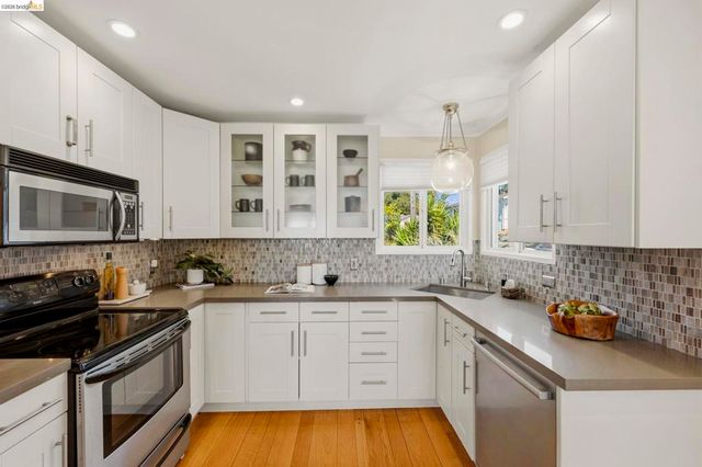 7307 Sunkist Drive, Oakland, CA 94605