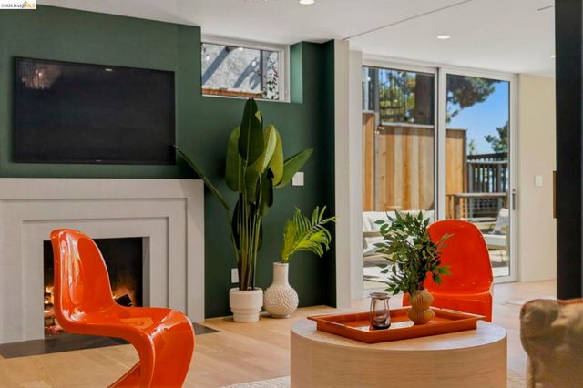 7307 Sunkist Drive, Oakland, CA 94605