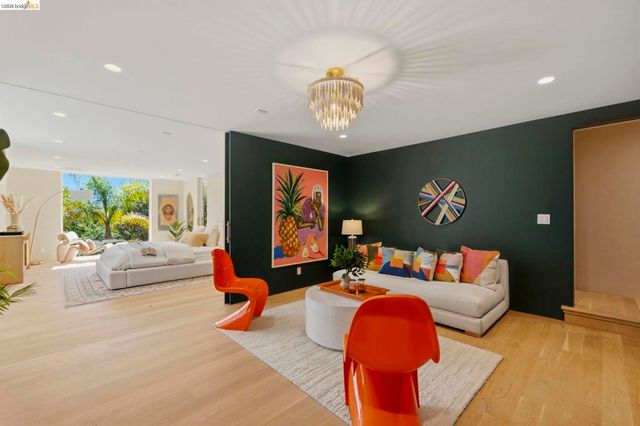 7307 Sunkist Drive, Oakland, CA 94605