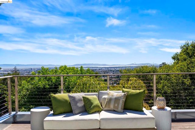 7307 Sunkist Drive, Oakland, CA 94605