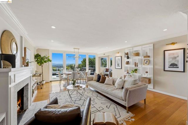 7307 Sunkist Drive, Oakland, CA 94605