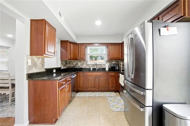 1953 Gravenhurst DR, Virginia Beach, VA 23464