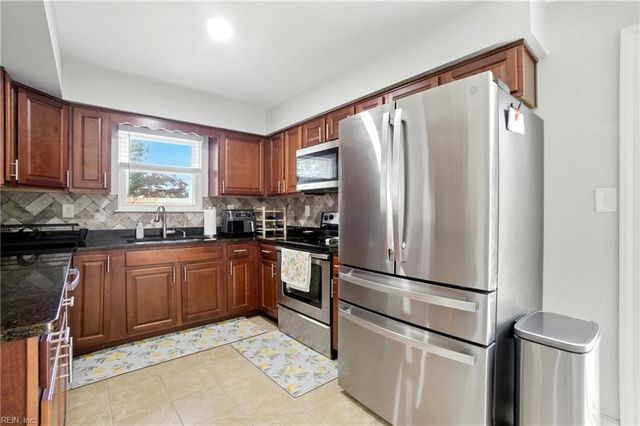 1953 Gravenhurst DR, Virginia Beach, VA 23464