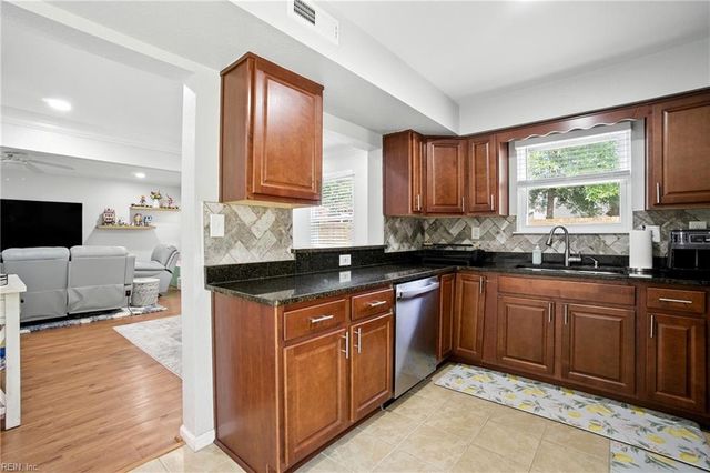 1953 Gravenhurst DR, Virginia Beach, VA 23464