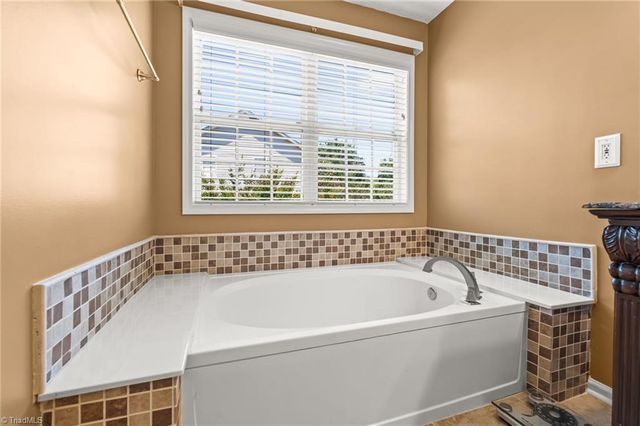 4354 Clovelly Drive, Greensboro, NC 27406