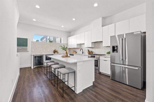 859 6TH AVENUE S, St Petersburg, FL 33701