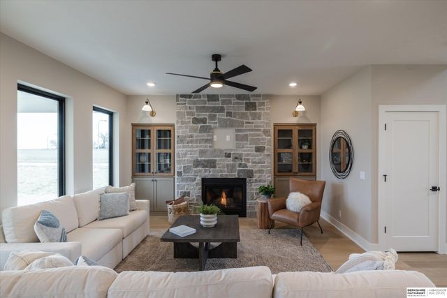 21907 Parkview Drive, Gretna, NE 68028