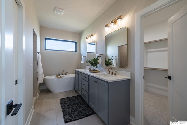 21907 Parkview Drive, Gretna, NE 68028