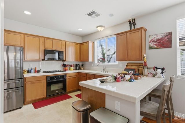 1808 New Riders Street, Bakersfield, CA 93311