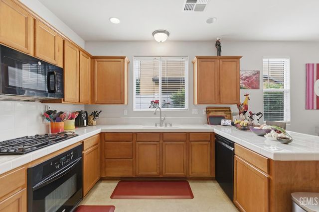 1808 New Riders Street, Bakersfield, CA 93311