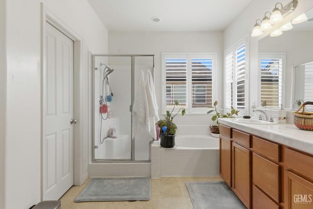 1808 New Riders Street, Bakersfield, CA 93311