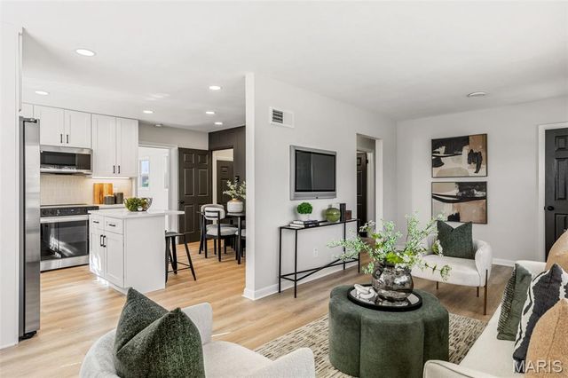 8034 Appleton Drive, University City, MO 63130