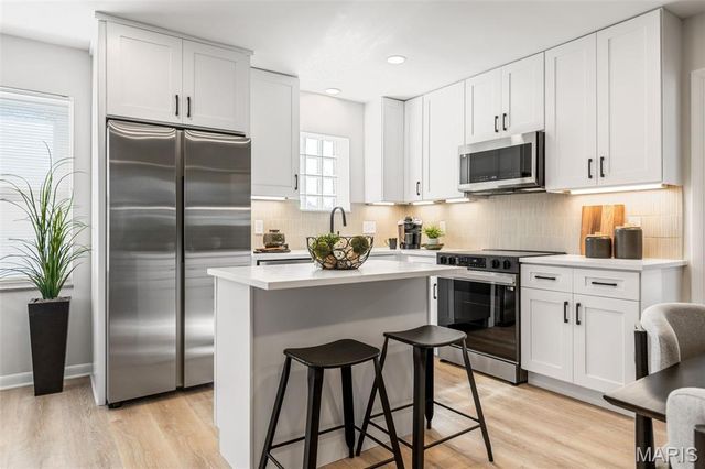 8034 Appleton Drive, University City, MO 63130