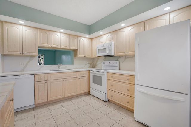 12800 SW 7th 206g, Pembroke Pines, FL 33027