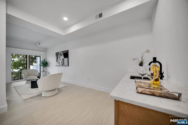 519 E 4th Street, Palisades Park, NJ 07650