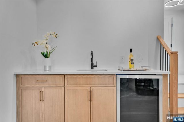 519 E 4th Street, Palisades Park, NJ 07650