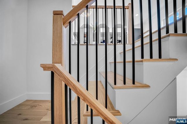 519 E 4th Street, Palisades Park, NJ 07650