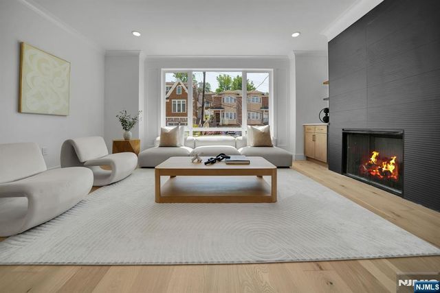 519 E 4th Street, Palisades Park, NJ 07650