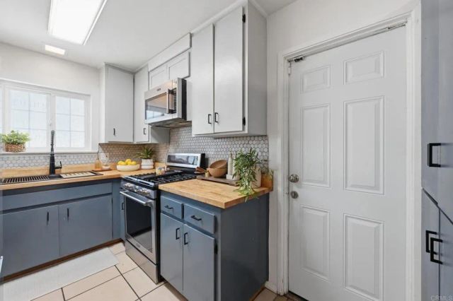 635 Michael Street, Oceanside, CA 92057