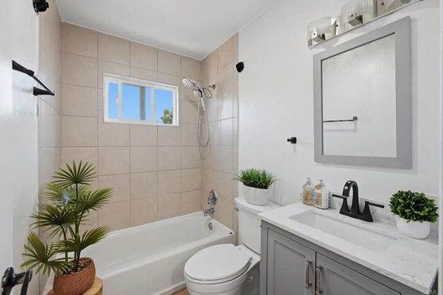 635 Michael Street, Oceanside, CA 92057