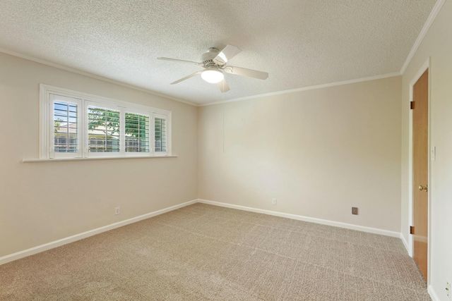 8 N Cambridge Dr, Lodi, CA 95242