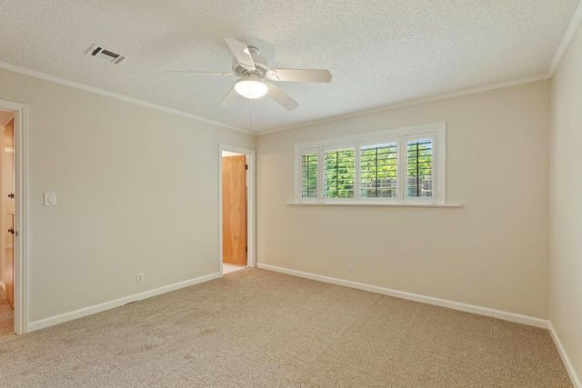 8 N Cambridge Dr, Lodi, CA 95242