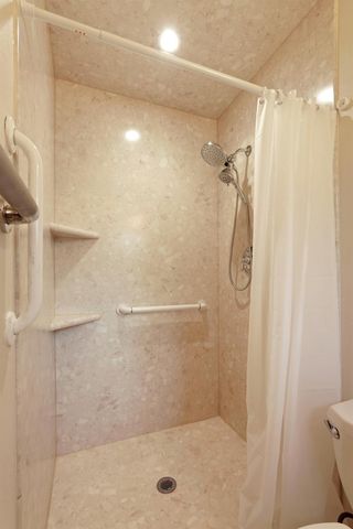8 N Cambridge Dr, Lodi, CA 95242