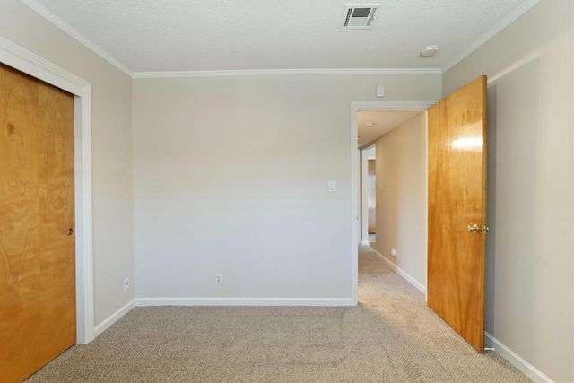 8 N Cambridge Dr, Lodi, CA 95242