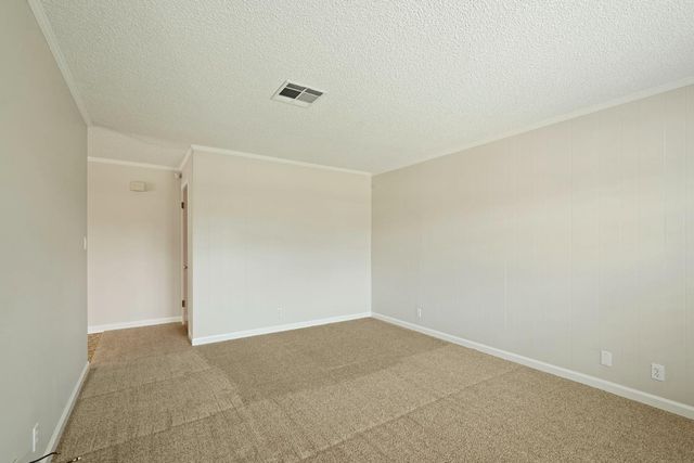 8 N Cambridge Dr, Lodi, CA 95242
