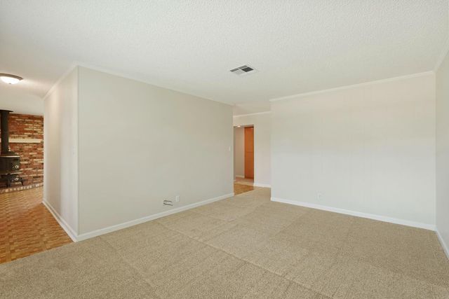 8 N Cambridge Dr, Lodi, CA 95242