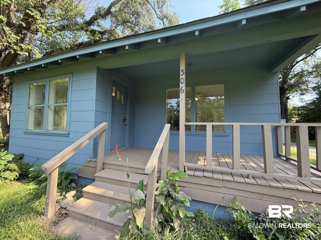 306 Hillside Drive, Chickasaw, AL 36611
