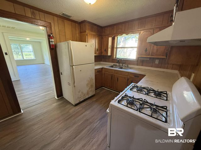 306 Hillside Drive, Chickasaw, AL 36611