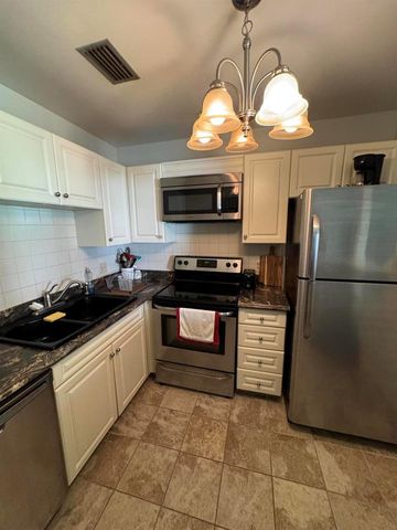 33 Lake Vista Trail 104, Port St. Lucie, FL 34952