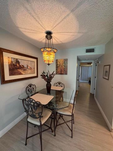 33 Lake Vista Trail 104, Port St. Lucie, FL 34952