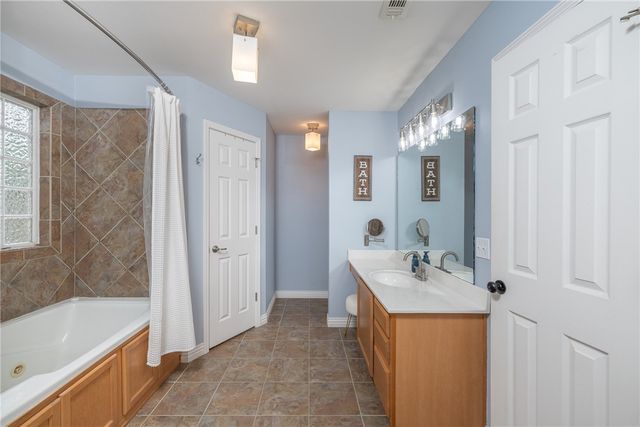 34 Saxony Street, Farmington, AR 72730