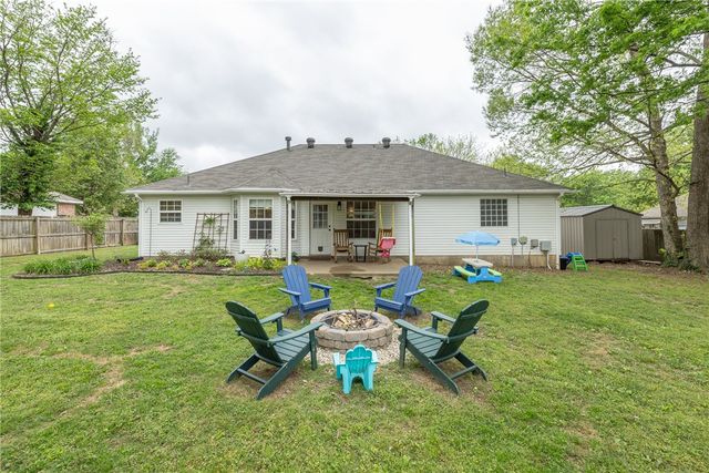 34 Saxony Street, Farmington, AR 72730