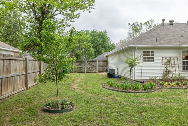 34 Saxony Street, Farmington, AR 72730